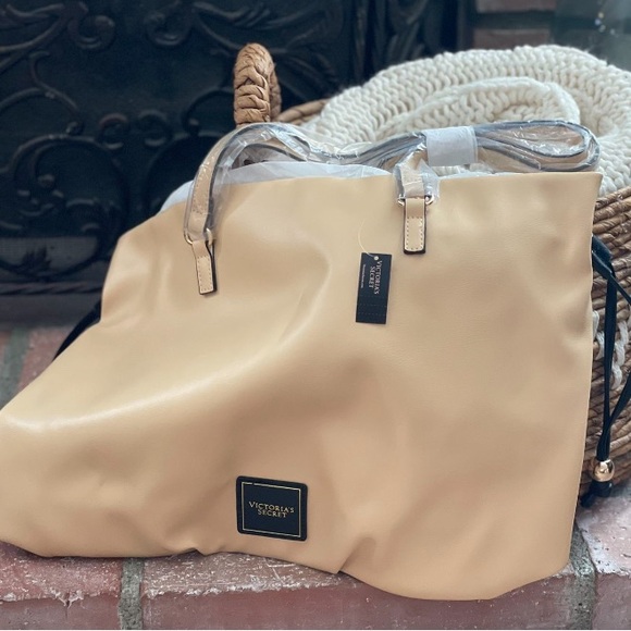 Beige Vitoria Secret tote - Picture 2 of 3